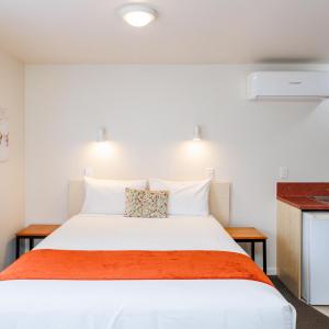 One-Bedroom Suite with Spa Bath