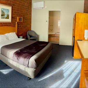 Queen Room with Spa Bath