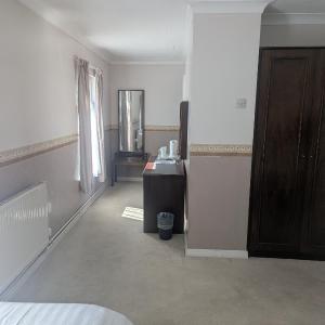 Twin Room with Private Bathroom