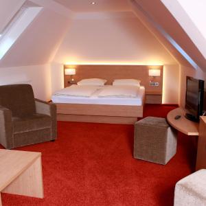 Standard Quadruple Room (2 adults + 2 children)