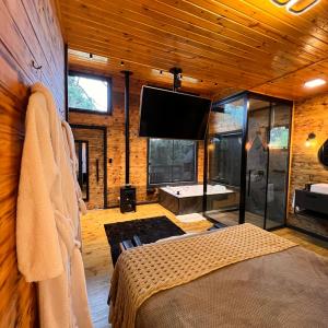 Queen Room with Spa Bath