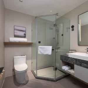 Superior Suite with Inner Window