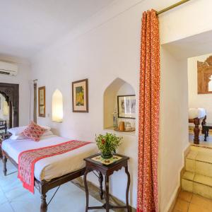 Heritage Romance Room - Enjoy a 10% discount on spa, laundry, and vintage car services, alongside complimentary evening tea, guided fort tours, and morning yoga (7:00 AM – 8:00 AM)