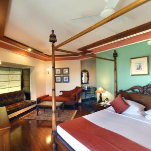 Deluxe Room King - - 10% Discount on Foods & Soft Beverages* | 15% Discounts on Laundry Services* | INR 500 spa credit during your stay on selective Massage services. TnC Apply.* | Free Mini-bar - 2 cans of soft Beverages (Once on Arrival)