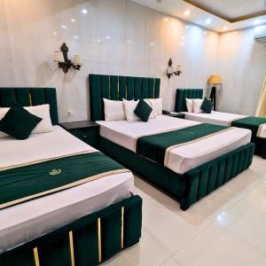 Deluxe Family Room