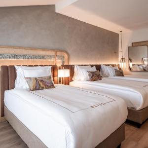 Deluxe Room with Side Sea View