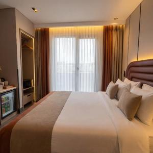 Deluxe King Room With Balcony