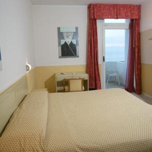 Double or Twin Room with Sea View