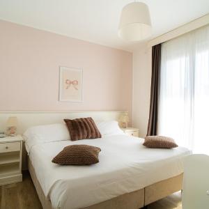 Double Room with Balcony and Lateral Sea View