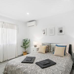 Two-Bedroom Deluxe Apartment with Garden View