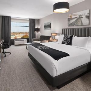 King Room with River View - Non-Smoking