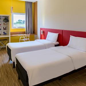 Standard Apartment with Twin Beds