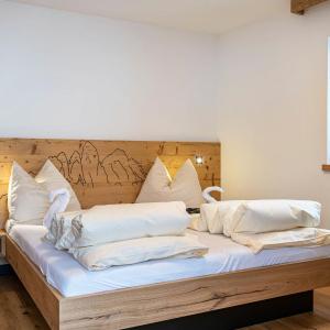 Two-Bedroom Deluxe Apartment with Garden View