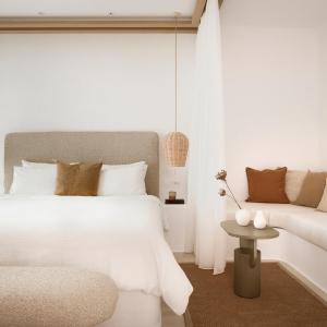 Suite with Side Sea View and Individual Pool