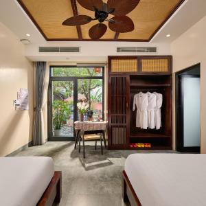 Triple Room with Garden View