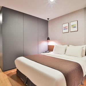 Double Room Assigned at Check-in – No Parking