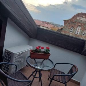 One-Bedroom Apartment with City View