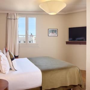 Superior Parisian Room