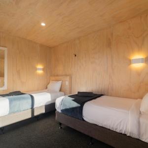 Standard Cabin (Queen & Single Bed with No Bathroom)
