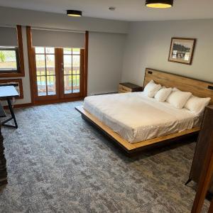 Garden View King Kitchenette