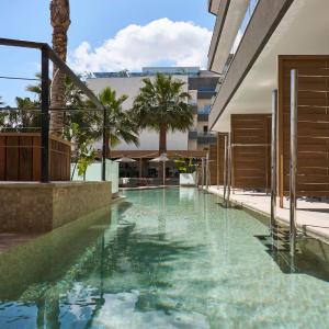 Premium Room Swim-Up