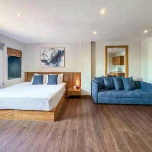 King Studio with Sofa Bed