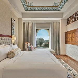 One-Bedroom Heritage King Suite with Sofa Bed and City View