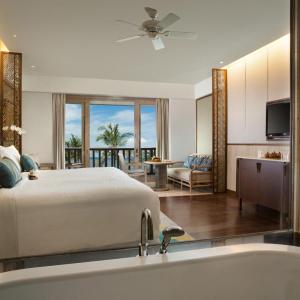 Oceanfront Deluxe King Room