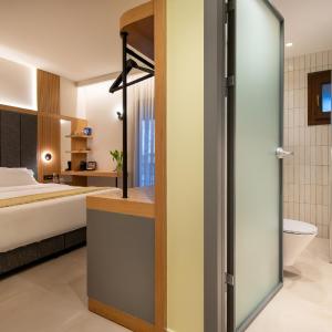 Two-Bedroom Deluxe Apartment with Balcony
