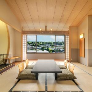 Deluxe Japanese-Western-Style Room
