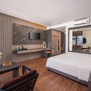 Suite Room City View with Bathtub