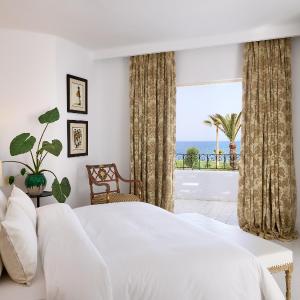 3-Bedroom Villa Private Pool & Garden