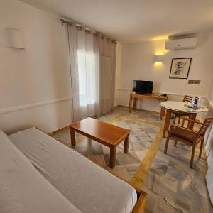Room with Lounge and Terrace (3 Adults)