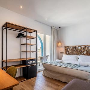Deluxe Double Room with Balcony and Sea View