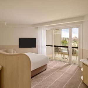 Junior Double Suite - Accessible/Club Lounge Access
