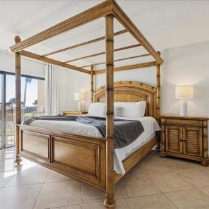 Three-Bedroom Apartment - Golf &amp; Pool View - Unit #210