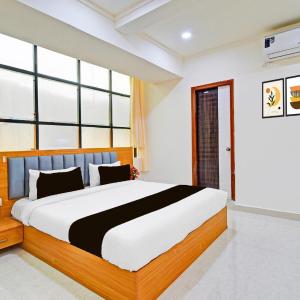 Classic Triple Room (including Long Stay Benefits,Early Check-In upto 2 hours and Late check-out upto 2 hrs (subject to availability))