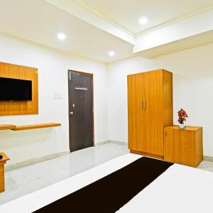 Deluxe Double Room   Long Stay Benefits,Early Check-In upto 2 hours and Late check-out upto 2 hrs (subject to availability))