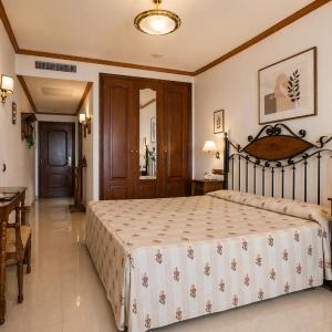 Double or Twin Room with Sea View