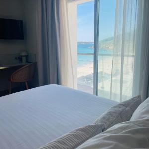 Suite with Balcony and Sea View