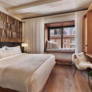 Deluxe King Room with City View