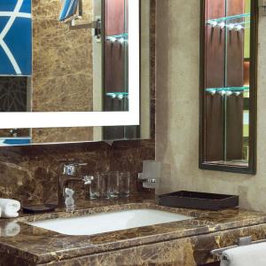 Executive Suite One King
