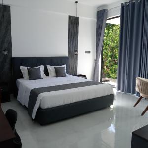 King Room with Mountain View