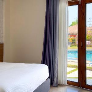 Deluxe Triple Room Pool Access