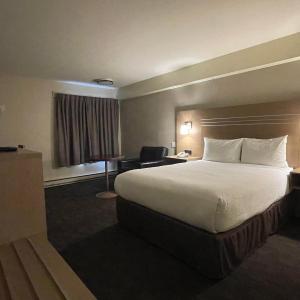 One Queen Bed with Separate Kitchen