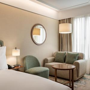 Premium Queen Room with Lounge Access