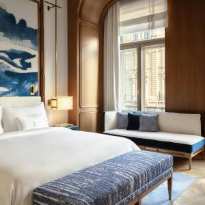 Superior King Room with City View