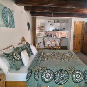 Studio Apartment (2-3 Adults)
