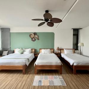 Deluxe Family Room