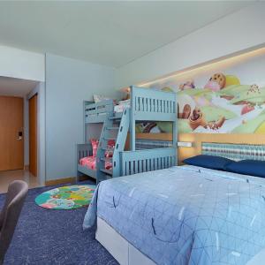 Deluxe Family Room